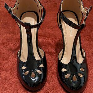 J. Adams women's black patent leather teardrop heels, size 6